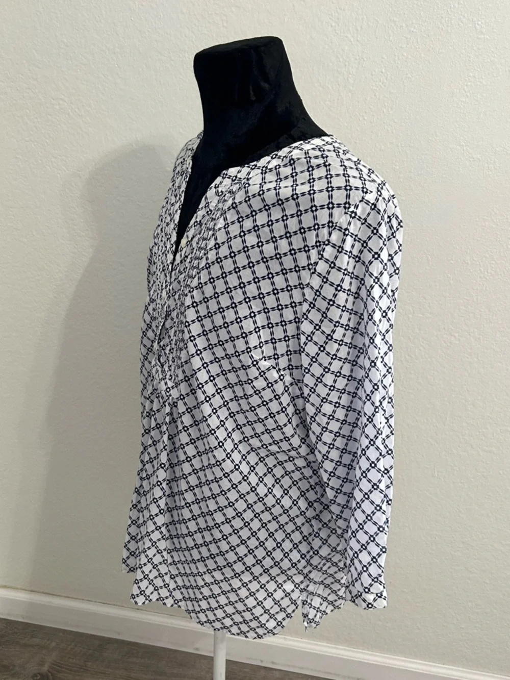 Talbots Geometric Print Blouse White Navy Size Large